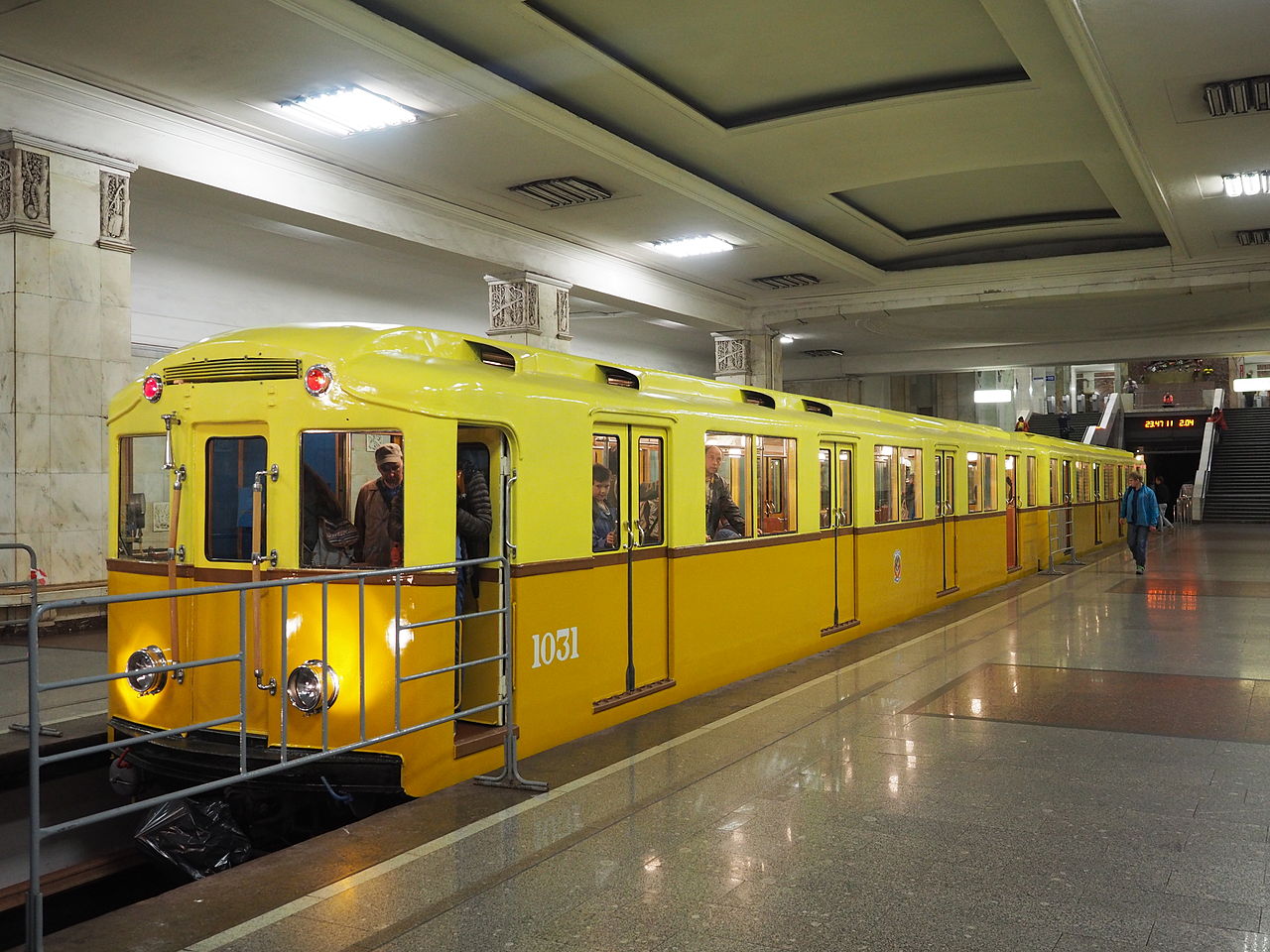 Moscow_metro_A_1031_museum_car.jpg